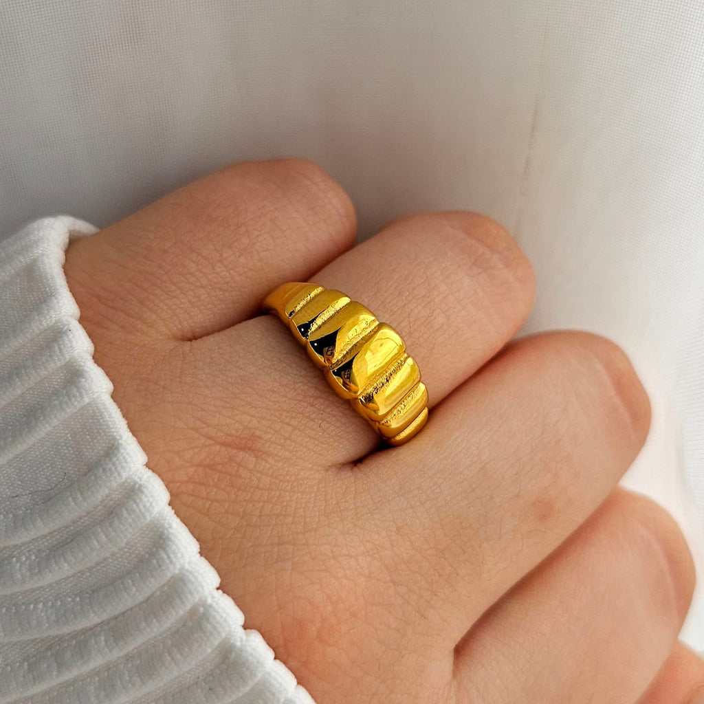 Semi Croissant Ring