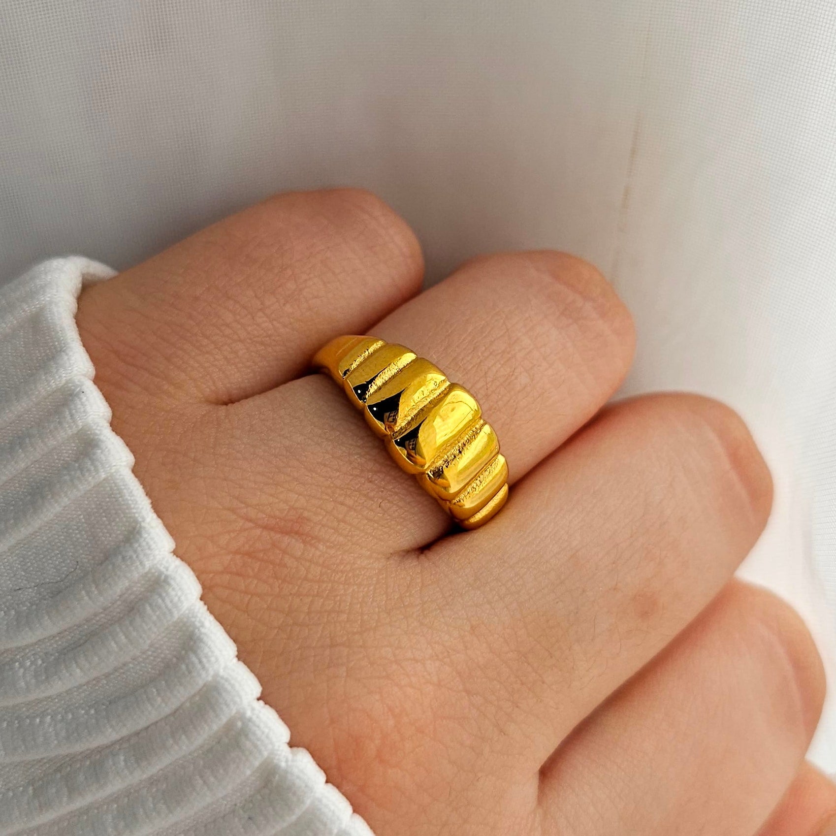 Semi Croissant Ring