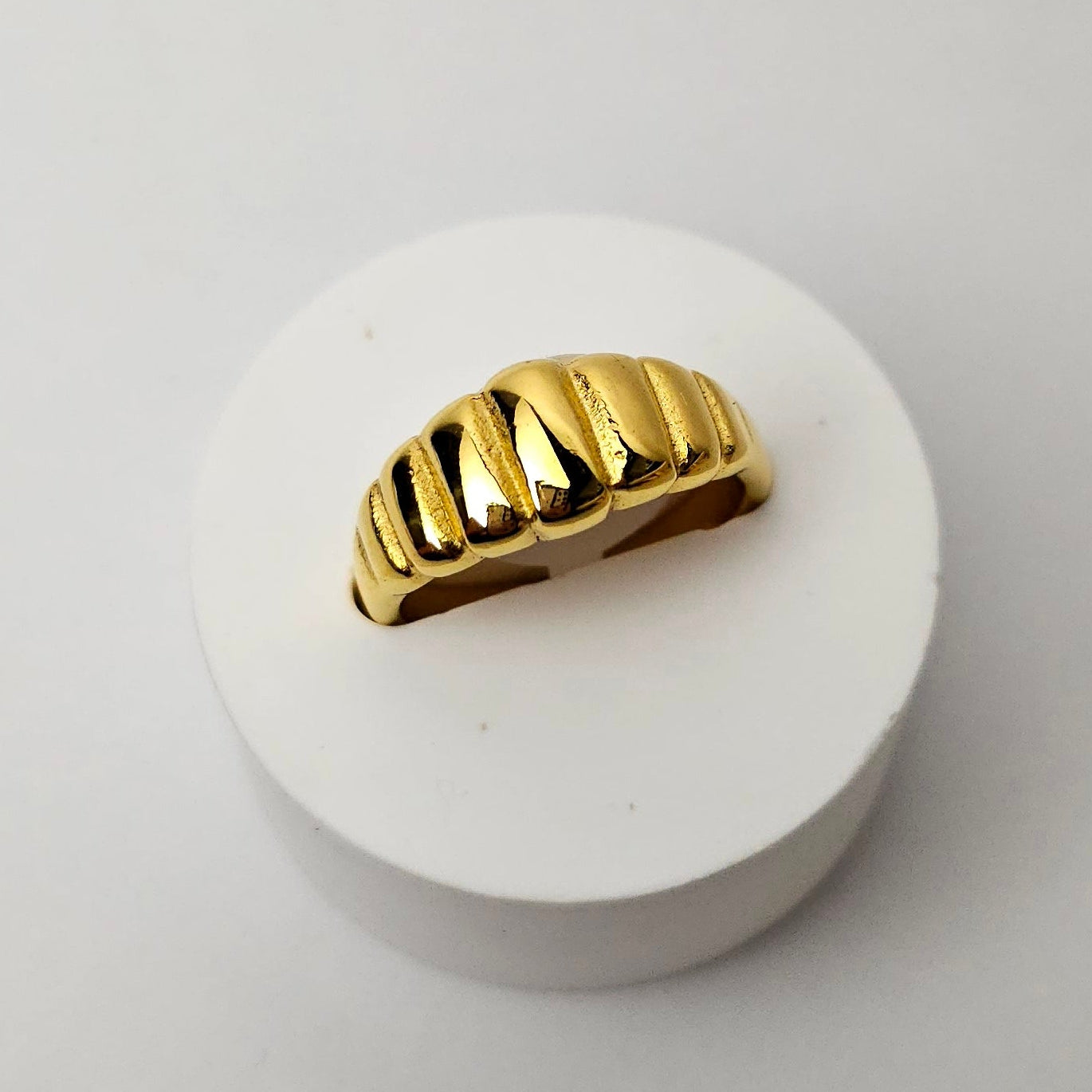 Semi Croissant Ring